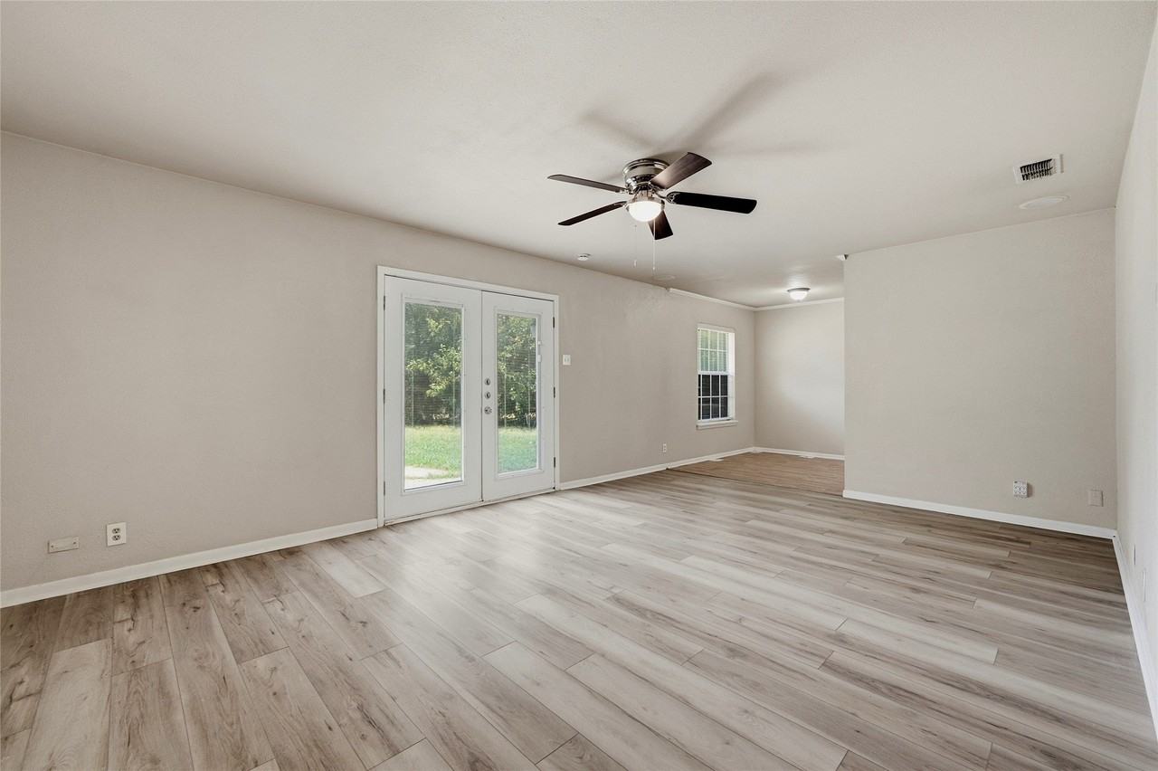 302 Iowa St - Photo 4 of 23