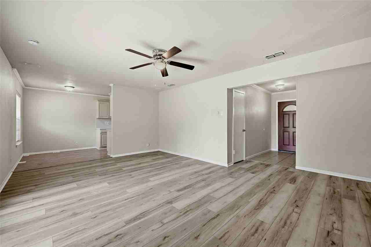 302 Iowa St - Photo 5 of 23