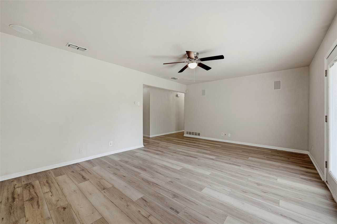 302 Iowa St - Photo 6 of 23