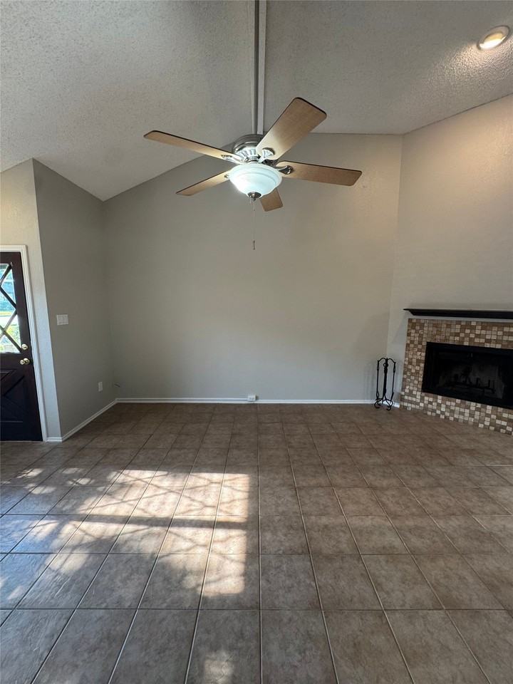 1120 Highpoint Rd - Photo 6 of 22