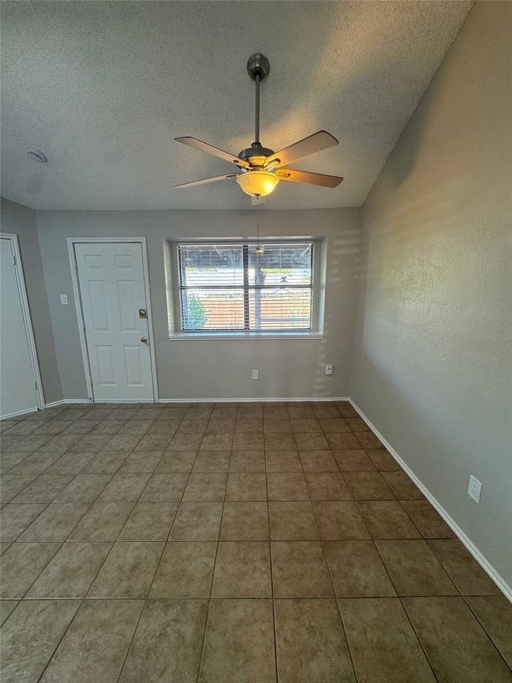 1120 Highpoint Rd - Photo 7 of 22