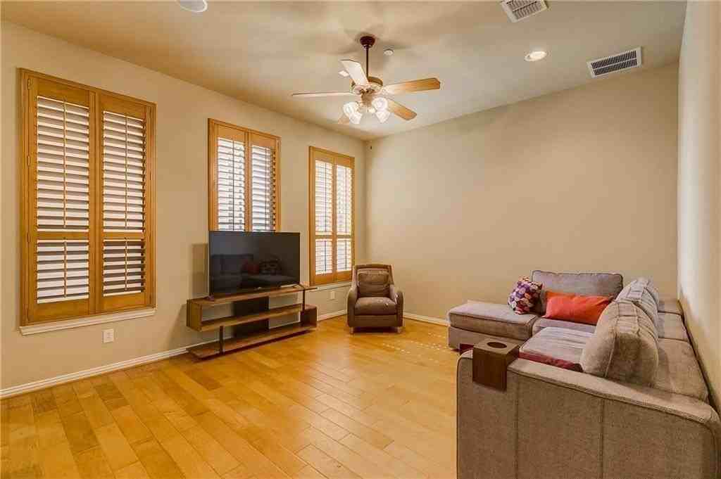 8728 Iron Horse Dr - Photo 4 of 27