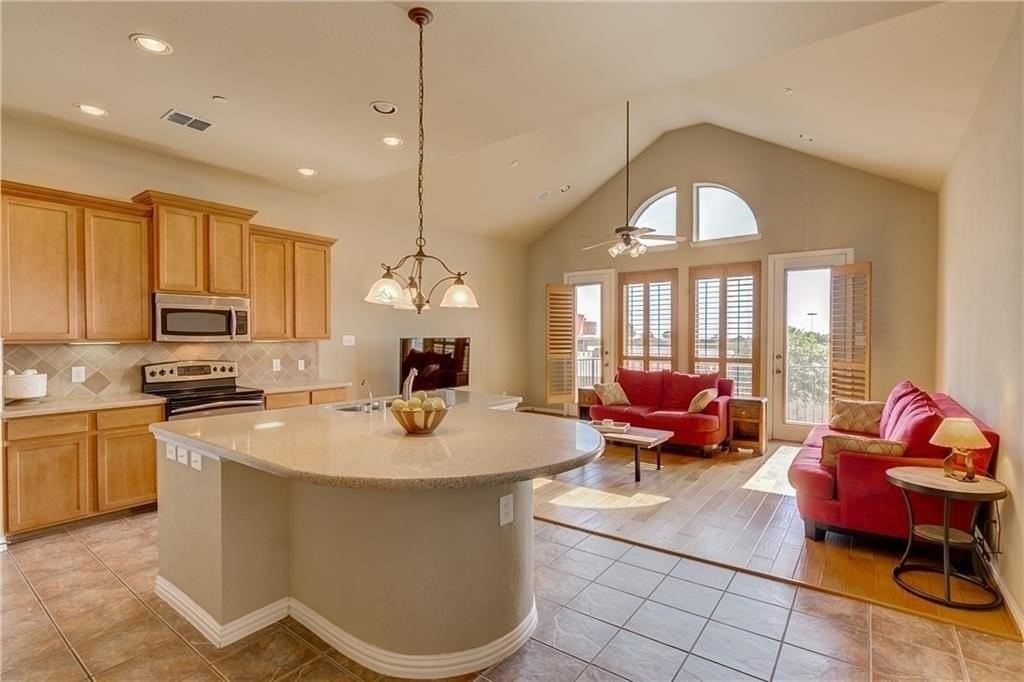 8728 Iron Horse Dr - Photo 5 of 27