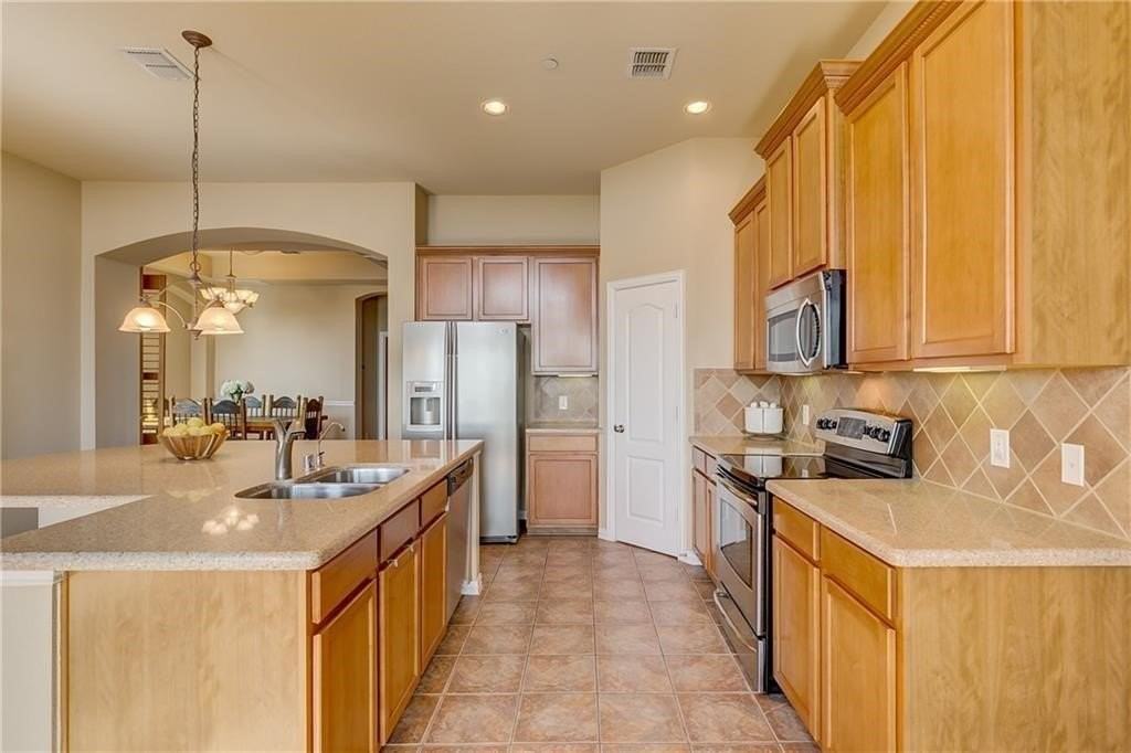 8728 Iron Horse Dr - Photo 6 of 27
