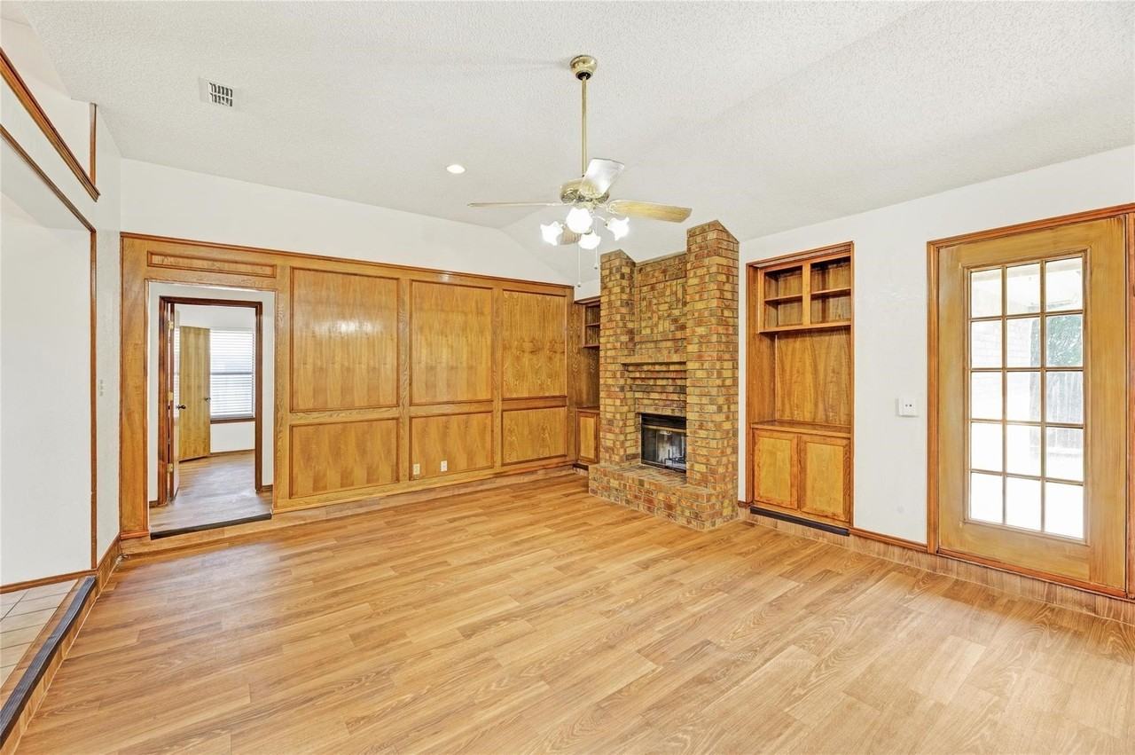 810 Castleview Dr - Photo 5 of 27