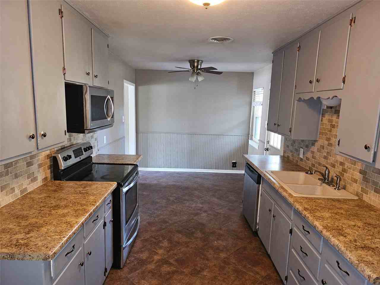 3208 Brown Trl - Photo 3 of 12