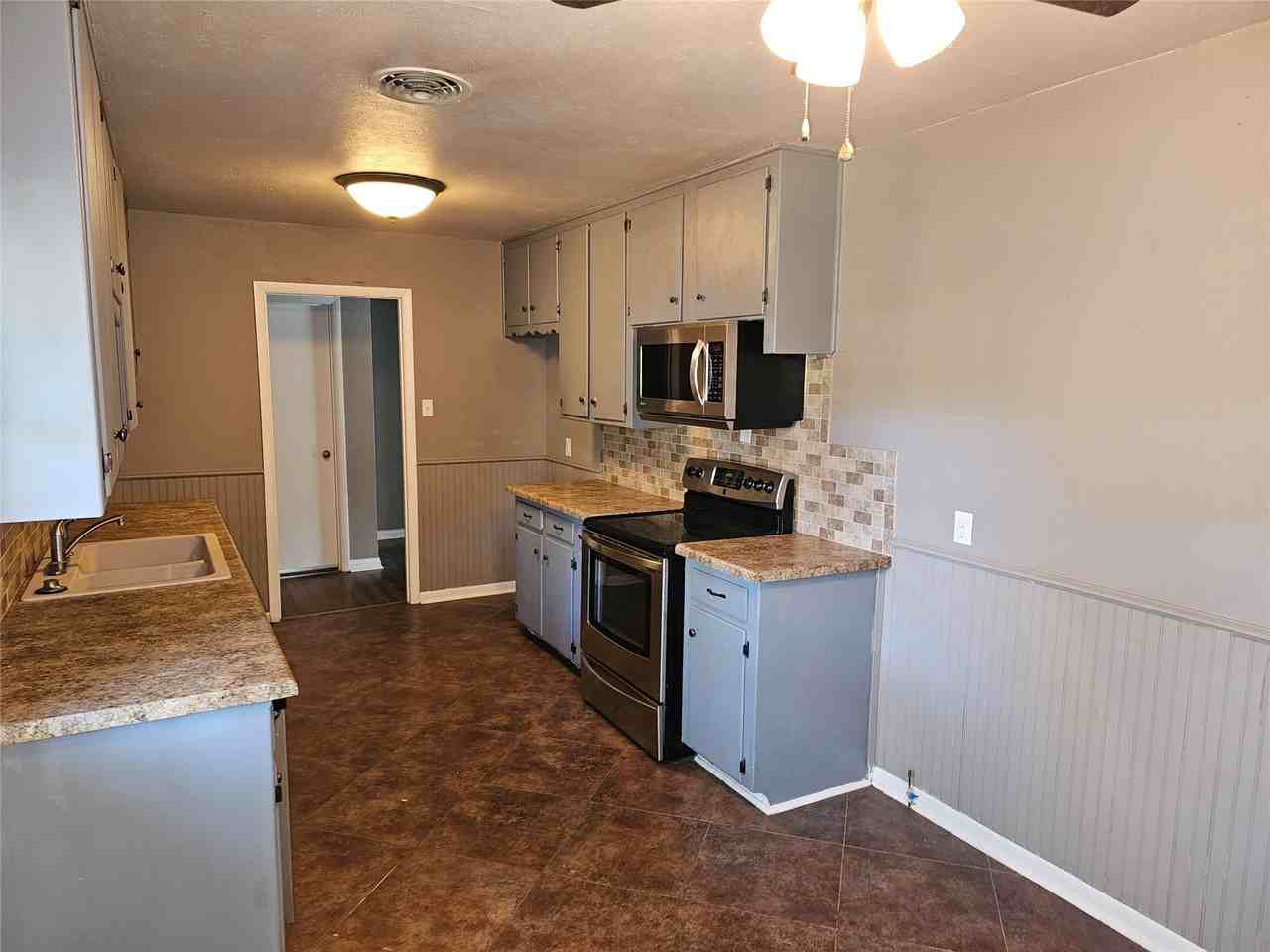 3208 Brown Trl - Photo 4 of 12