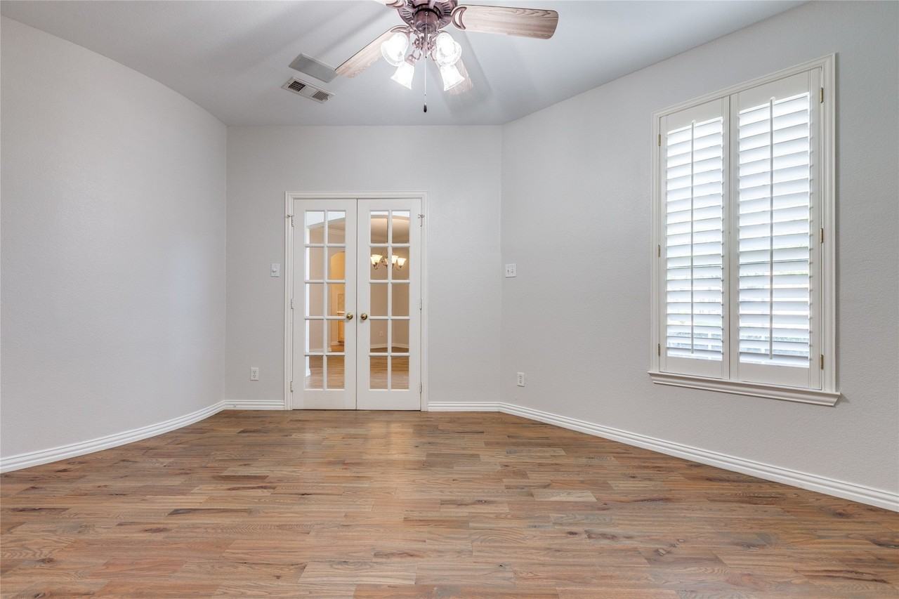 3401 Maddock Dr - Photo 3 of 20
