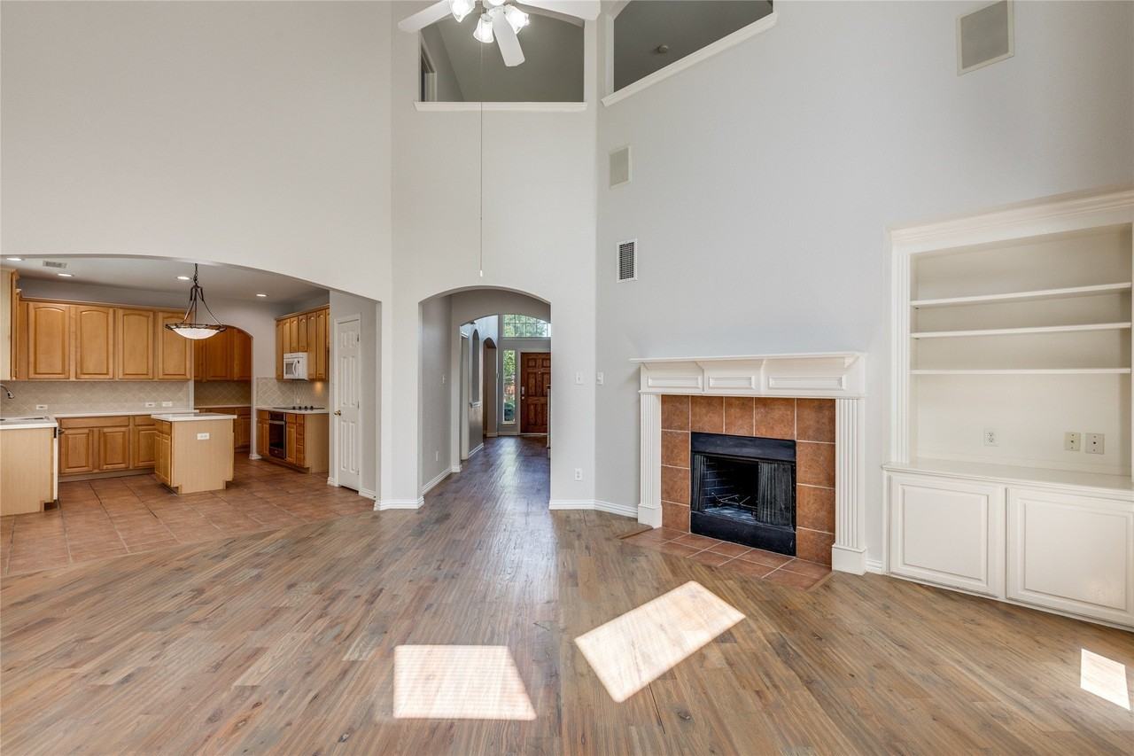 3401 Maddock Dr - Photo 4 of 20