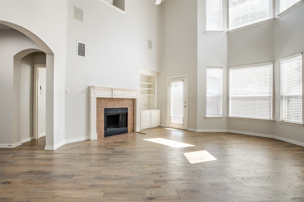 3401 Maddock Dr - Photo 5 of 20