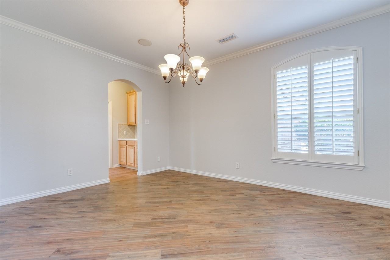 3401 Maddock Dr - Photo 6 of 20