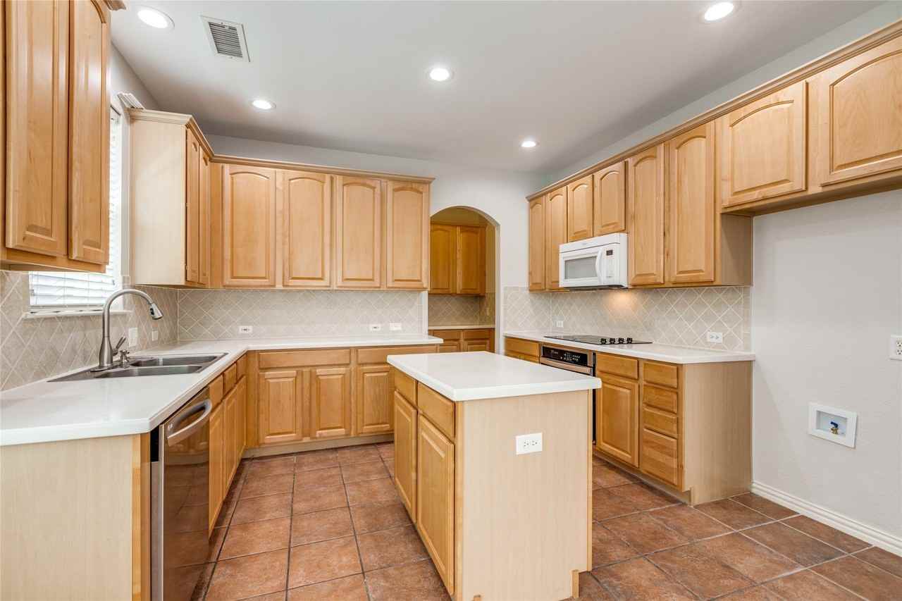 3401 Maddock Dr - Photo 7 of 20