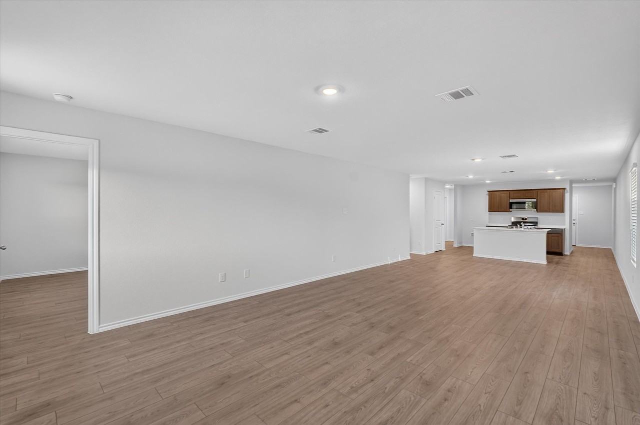 1153 Northfield Dr - Photo 3 of 24