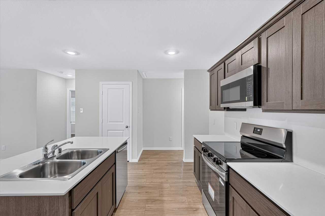 1153 Northfield Dr - Photo 5 of 24