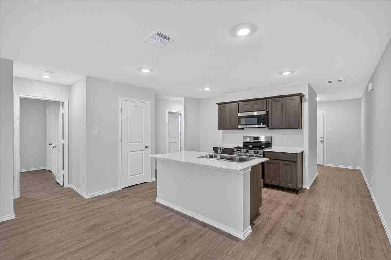 1153 Northfield Dr - Photo 6 of 24