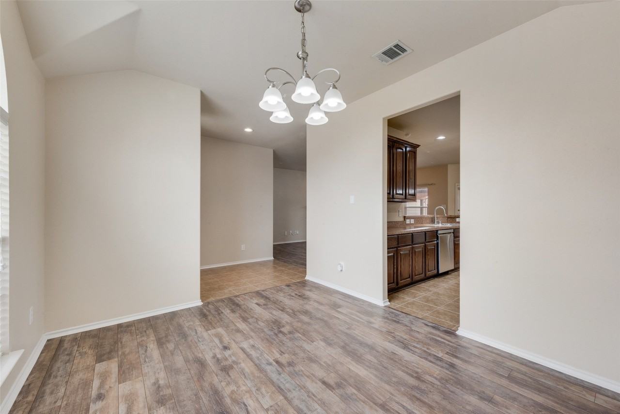 1077 Hampton Bay Dr - Photo 6 of 26