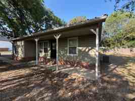 featured image of 979 W Pecan St