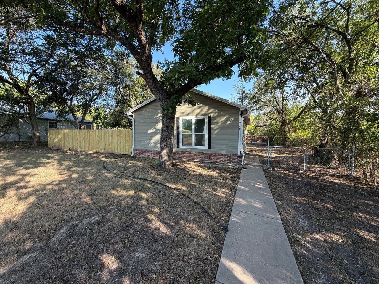979 W Pecan St - Photo 2 of 30
