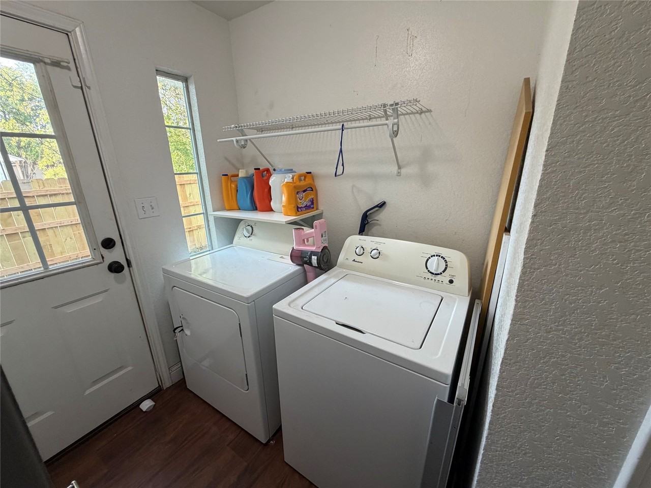 979 W Pecan St - Photo 7 of 30