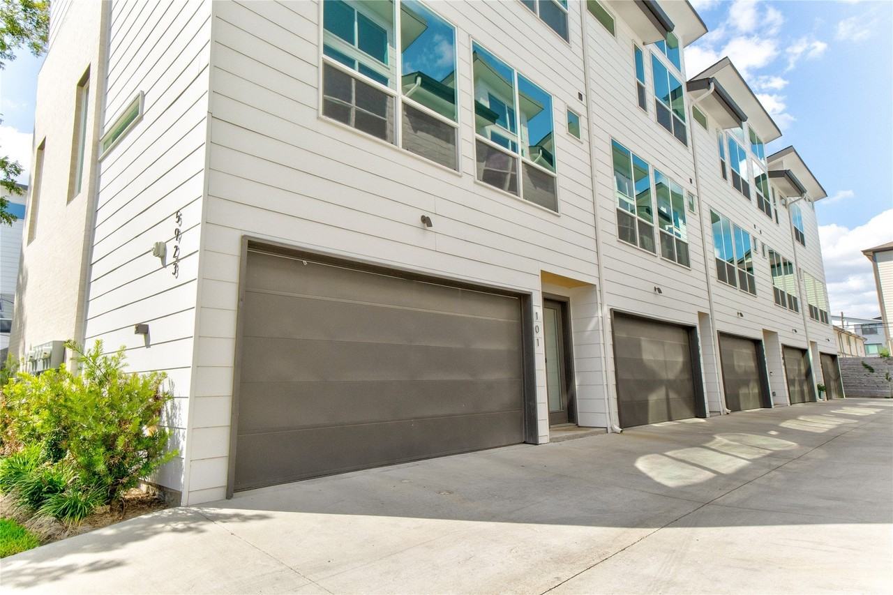 5927 Lindell Ave #105 - Photo 2 of 40