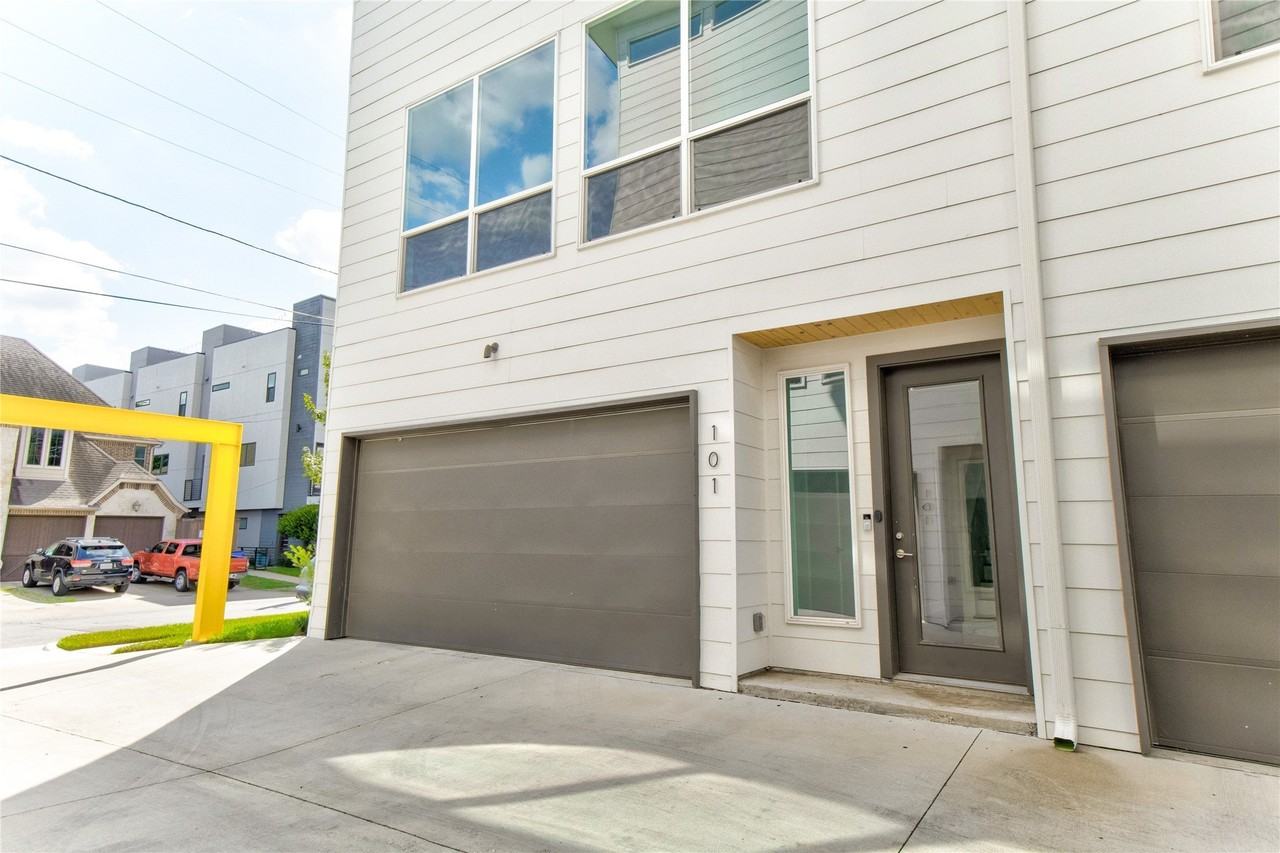 5927 Lindell Ave #105 - Photo 3 of 40