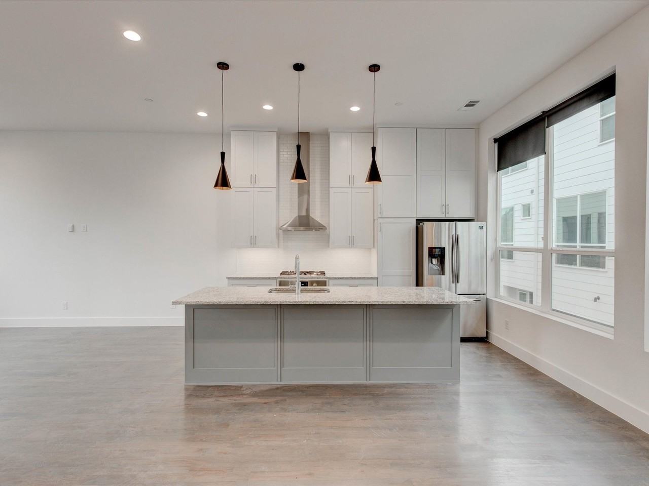 5927 Lindell Ave #105 - Photo 4 of 40