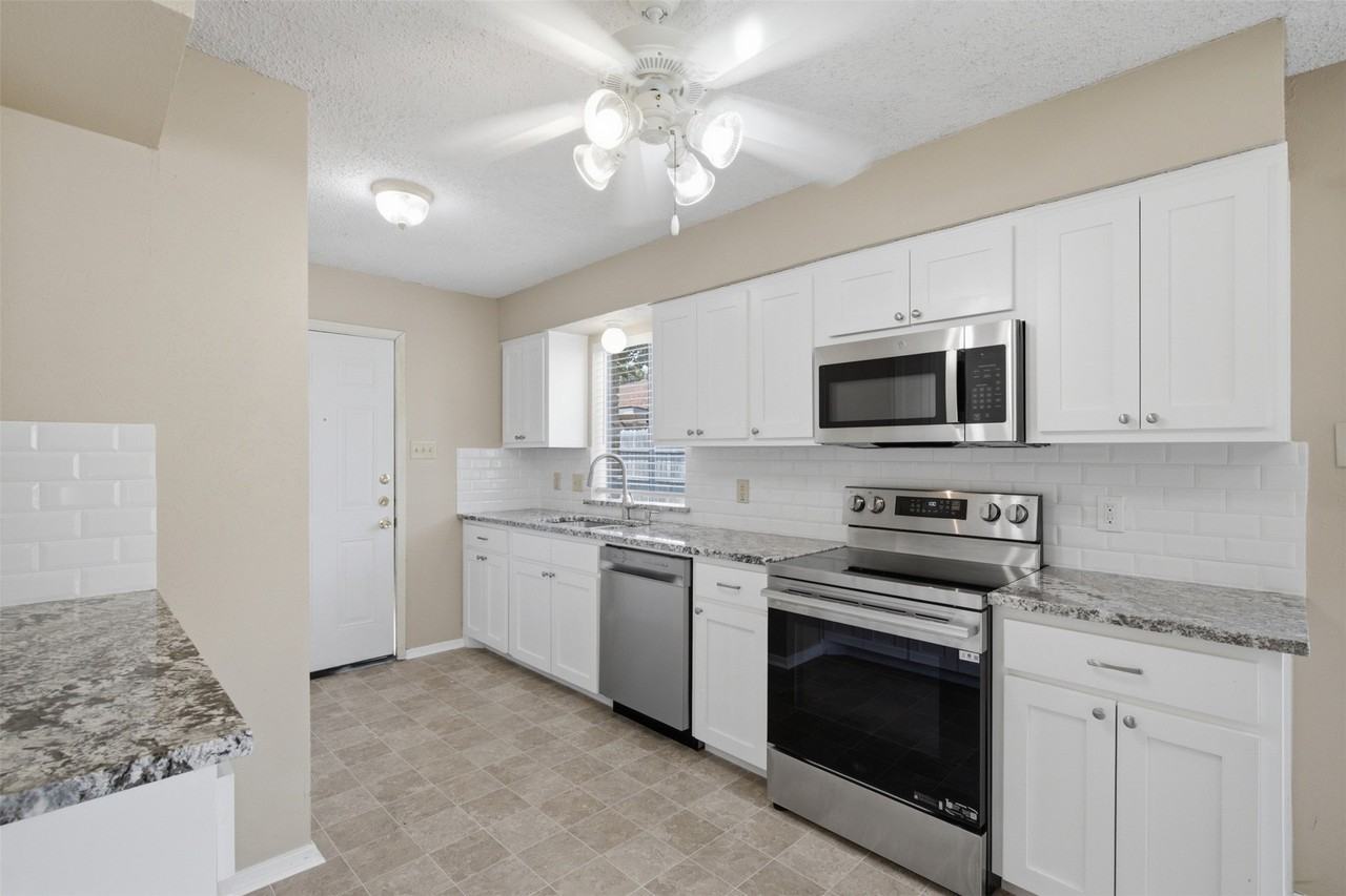 1203 Custer Rd - Photo 3 of 22