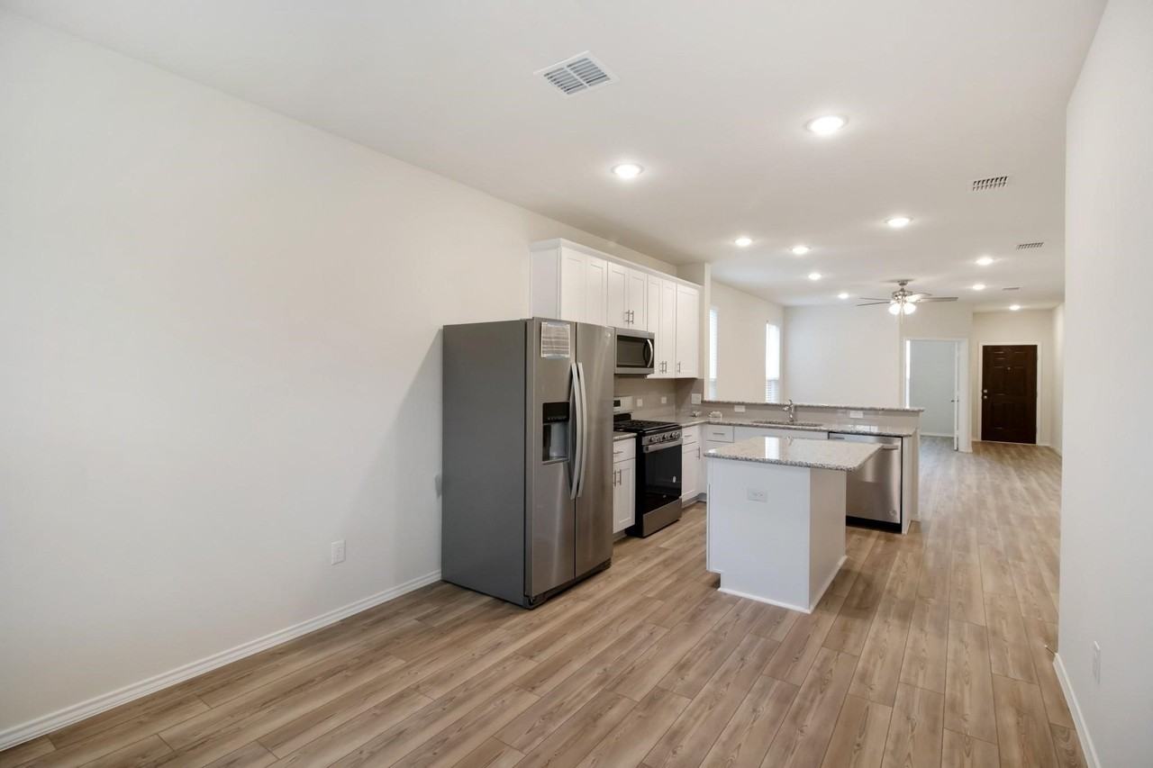 804 Cormorant St - Photo 3 of 21