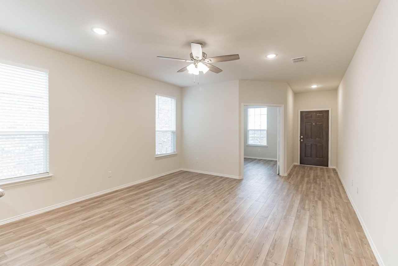 804 Cormorant St - Photo 4 of 21