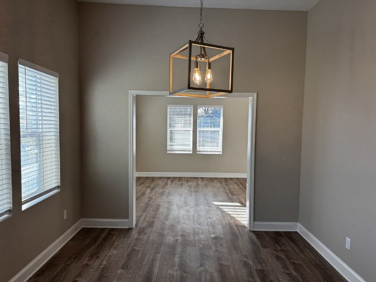 939 W Frey St - Photo 5 of 16
