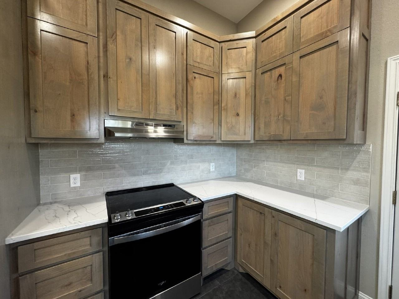 939 W Frey St - Photo 7 of 16