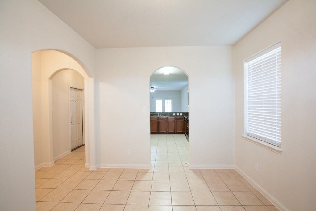 128 Tennyson St - Photo 5 of 37