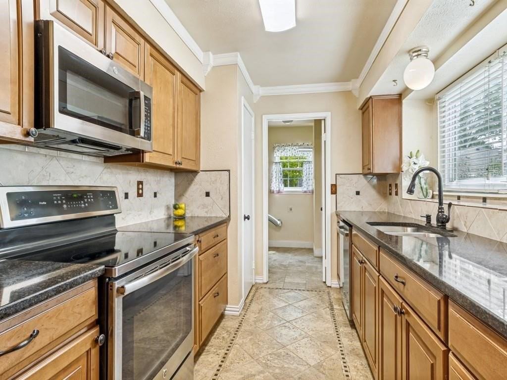 2634 Duchess Dr - Photo 4 of 13