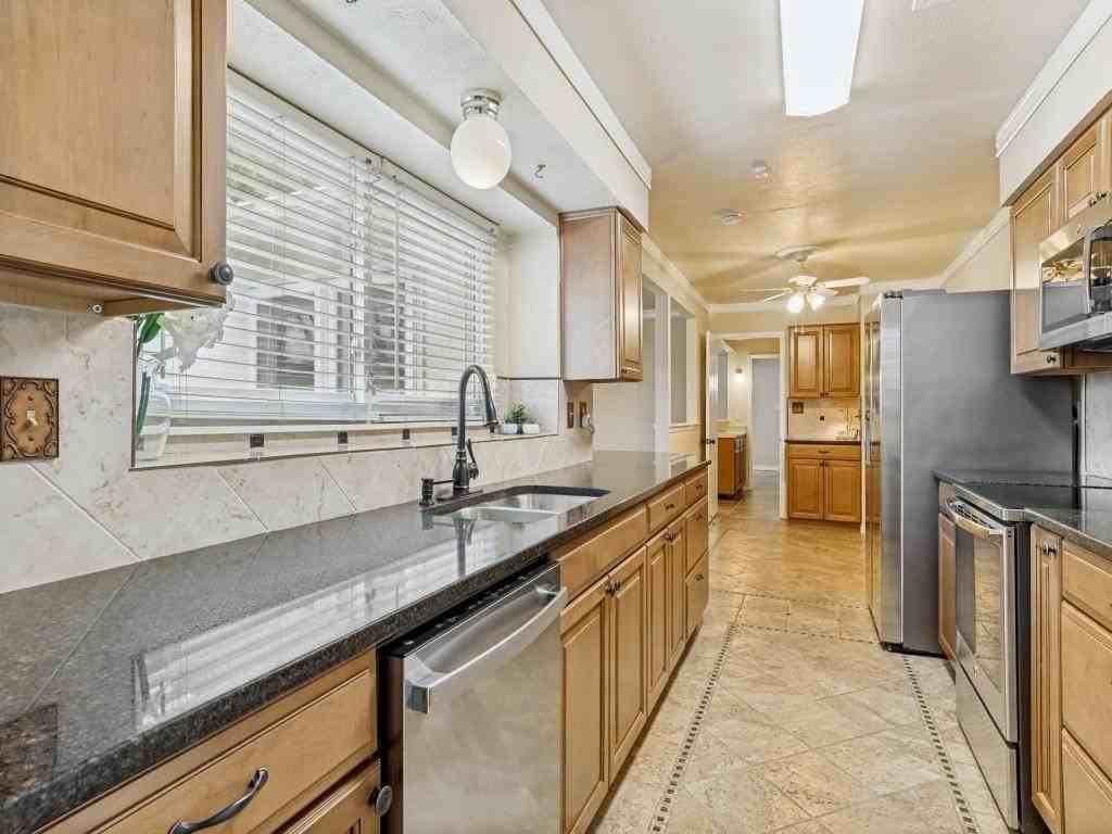 2634 Duchess Dr - Photo 5 of 13