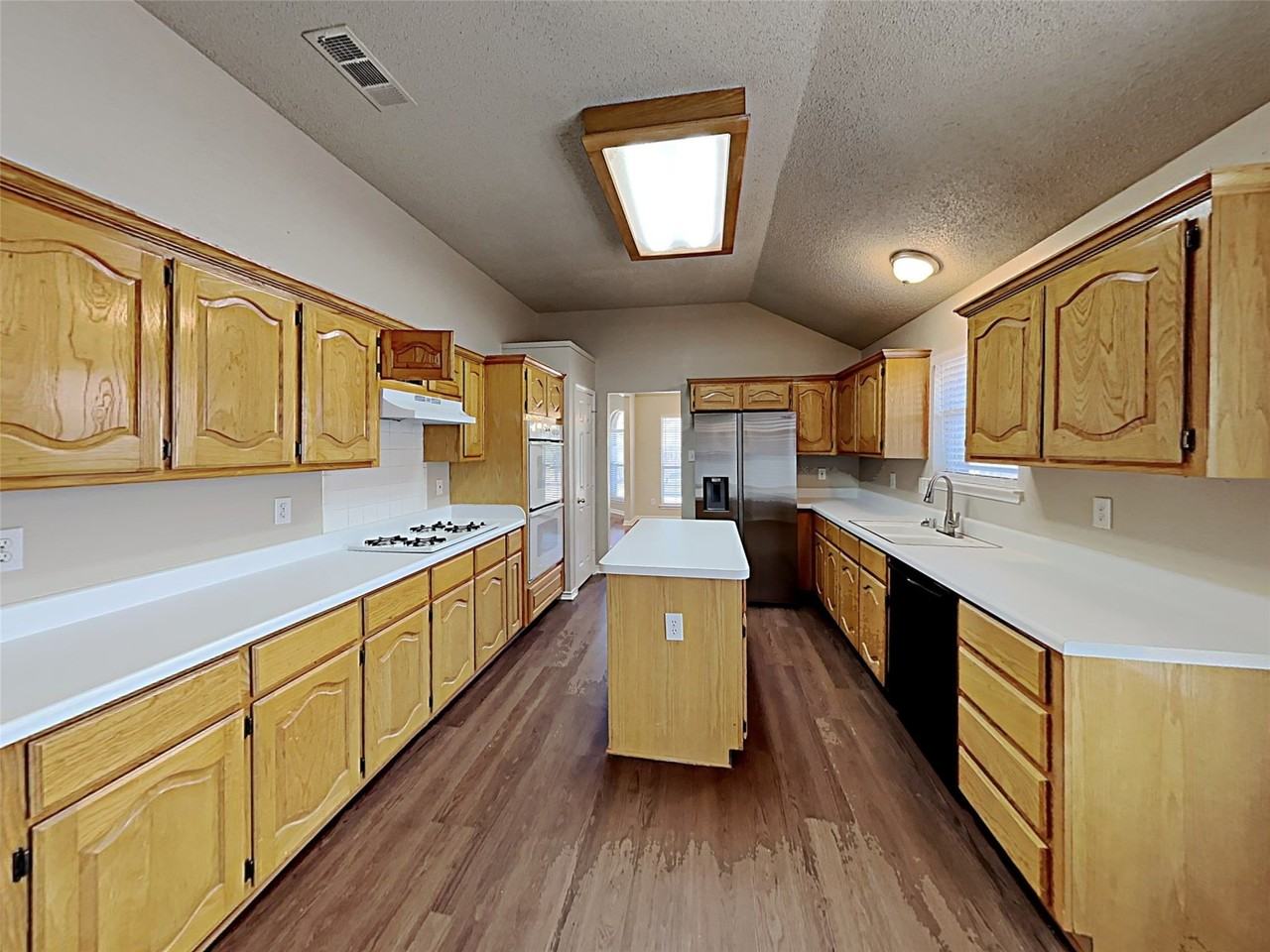 643 Big Oak Ct - Photo 4 of 16