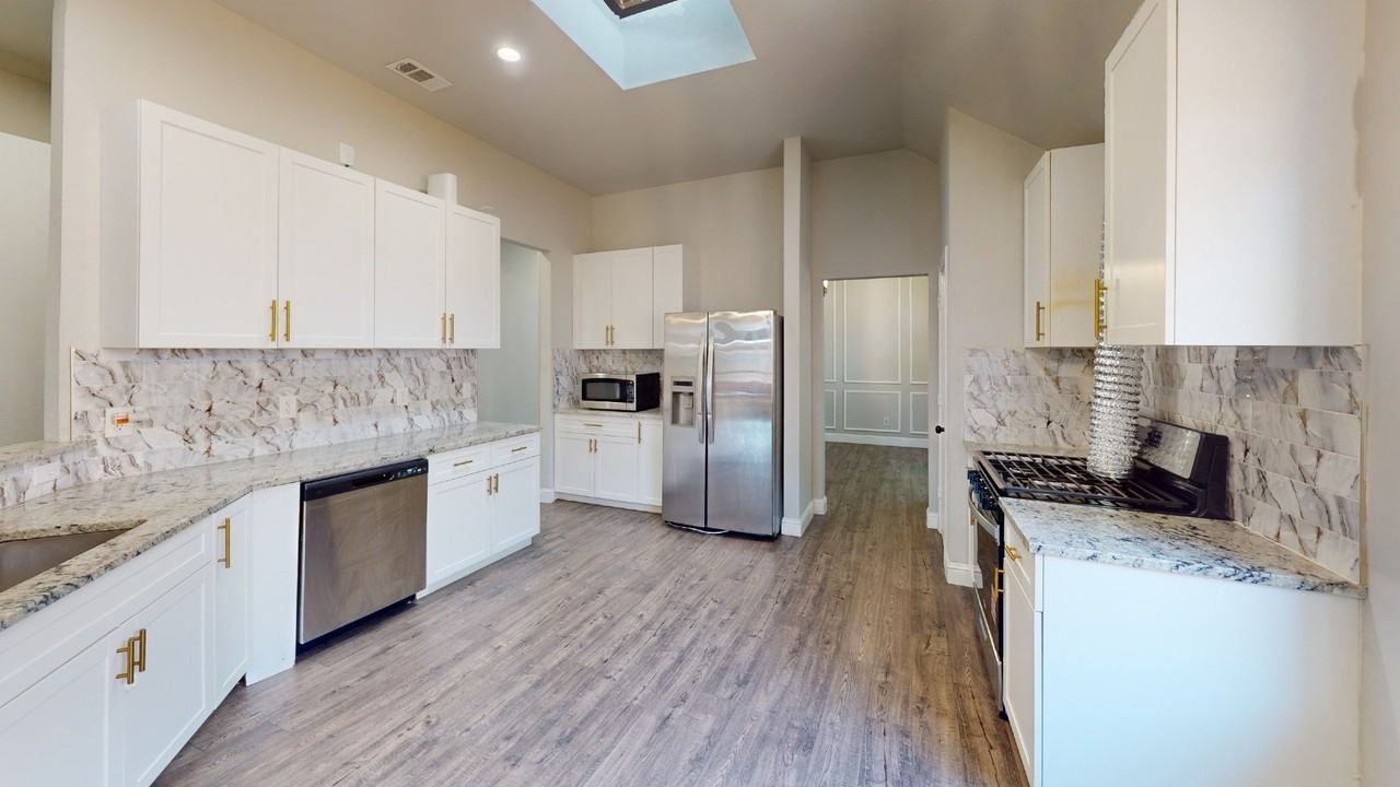 3312 Woodberry Ln - Photo 3 of 22