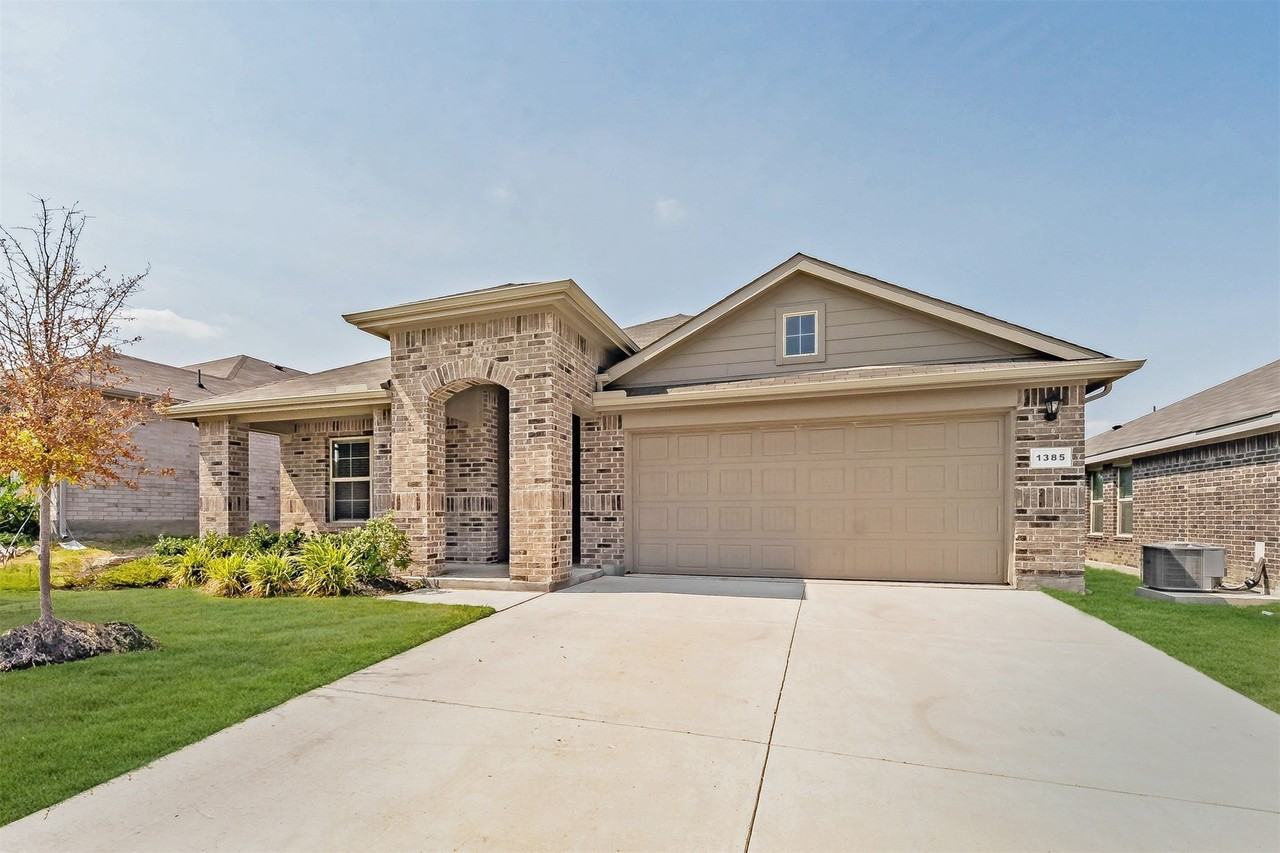 1385 Dillard Creek Dr - Photo 2 of 25