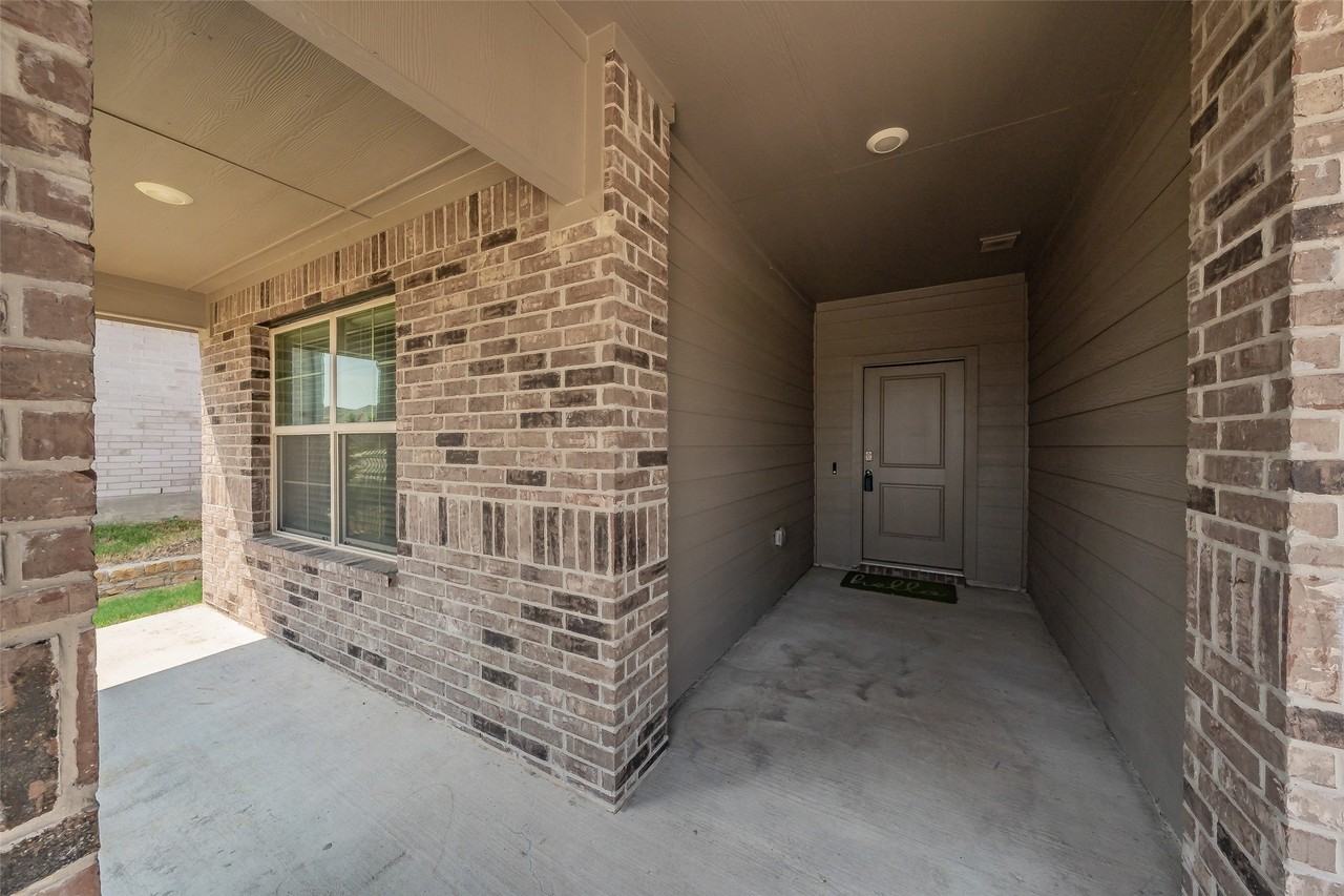 1385 Dillard Creek Dr - Photo 4 of 25
