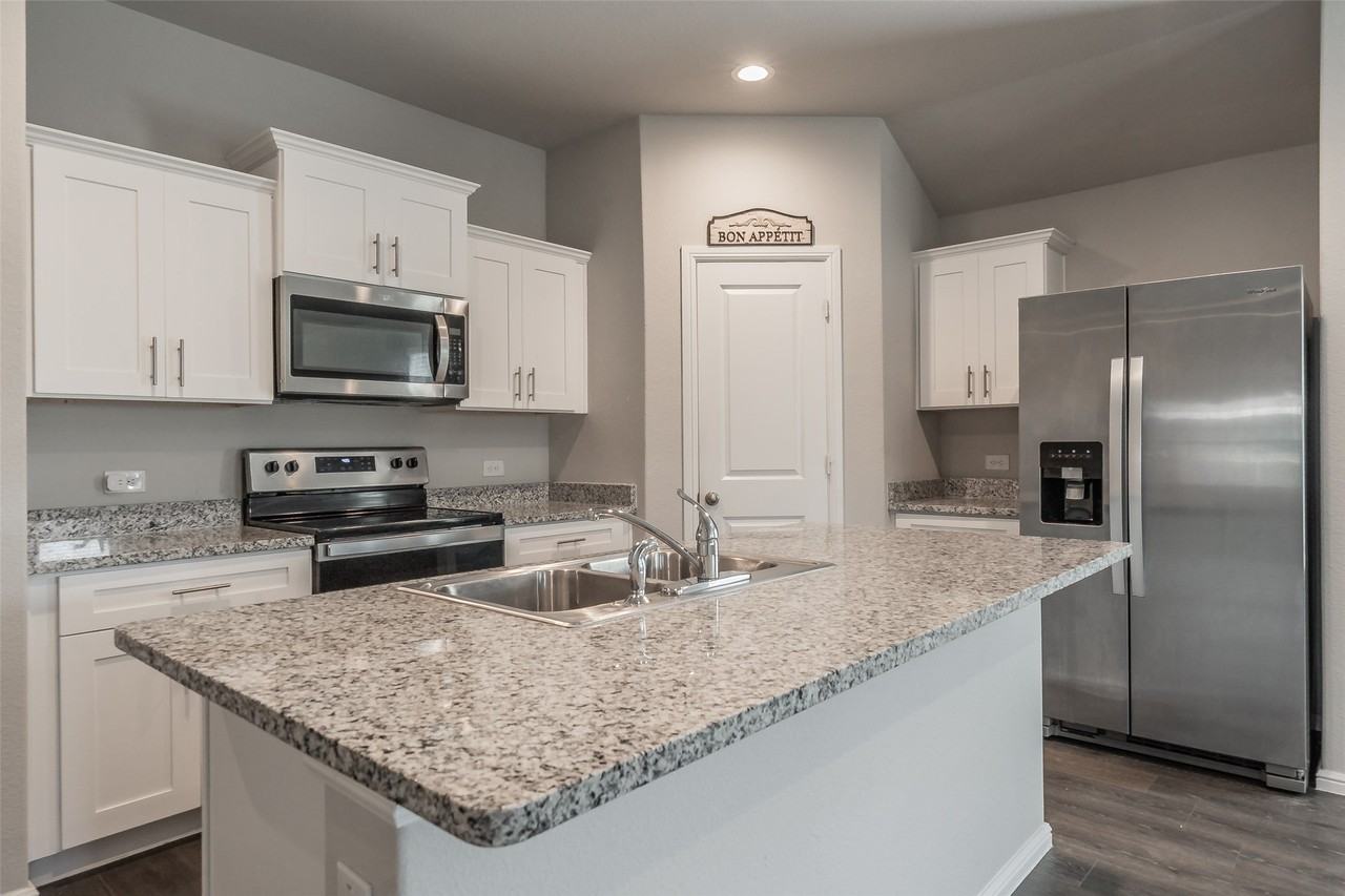 1385 Dillard Creek Dr - Photo 5 of 25
