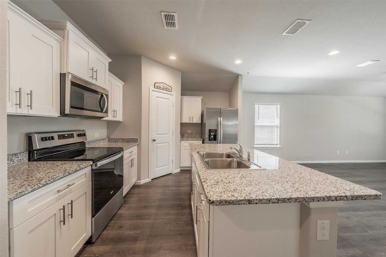 1385 Dillard Creek Dr - Photo 7 of 25