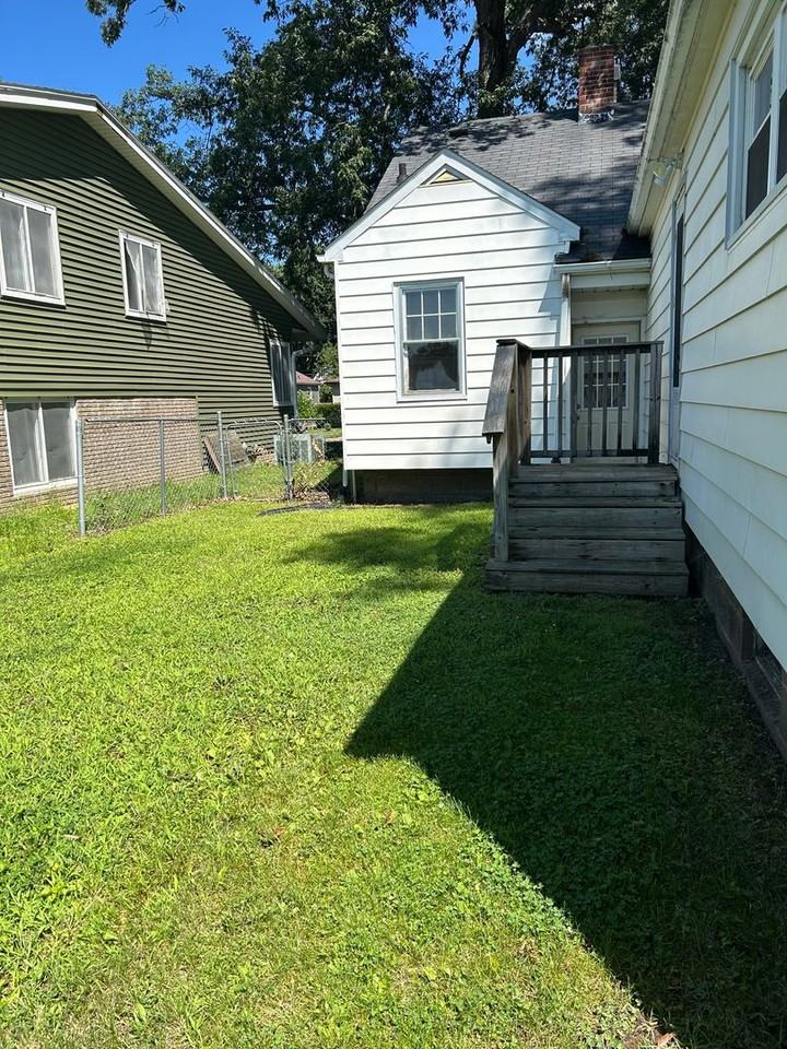 424 14th St - Photo 4 of 11