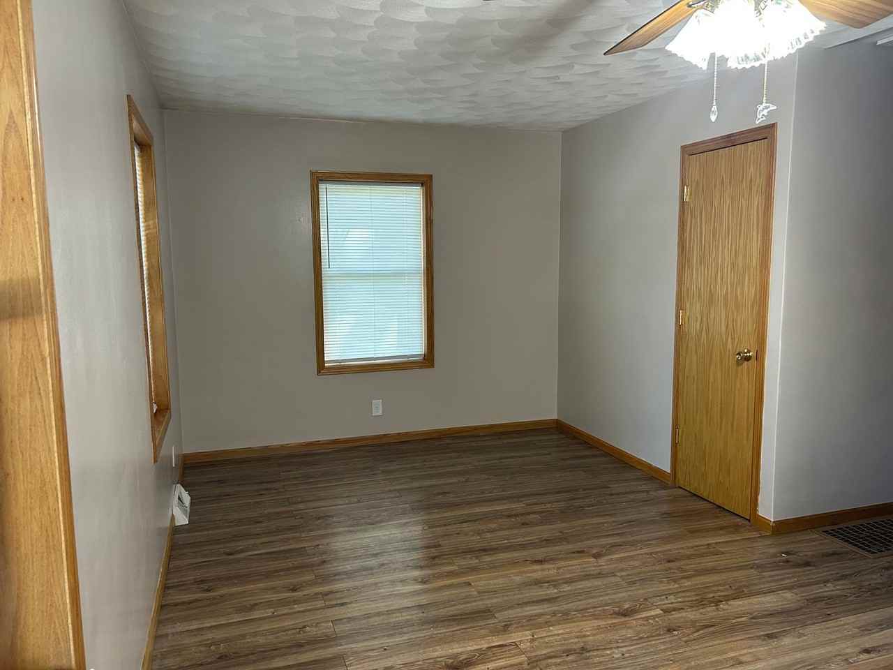 424 14th St - Photo 7 of 11
