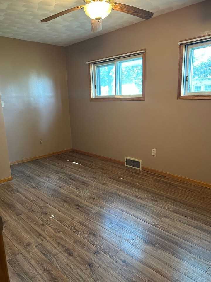 424 14th St - Photo 6 of 10