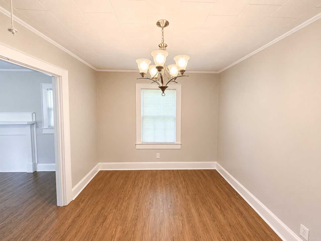 406 Somers Ave - Photo 5 of 19