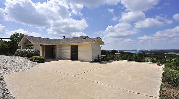 4009 Eck Ln - Photo 3 of 48