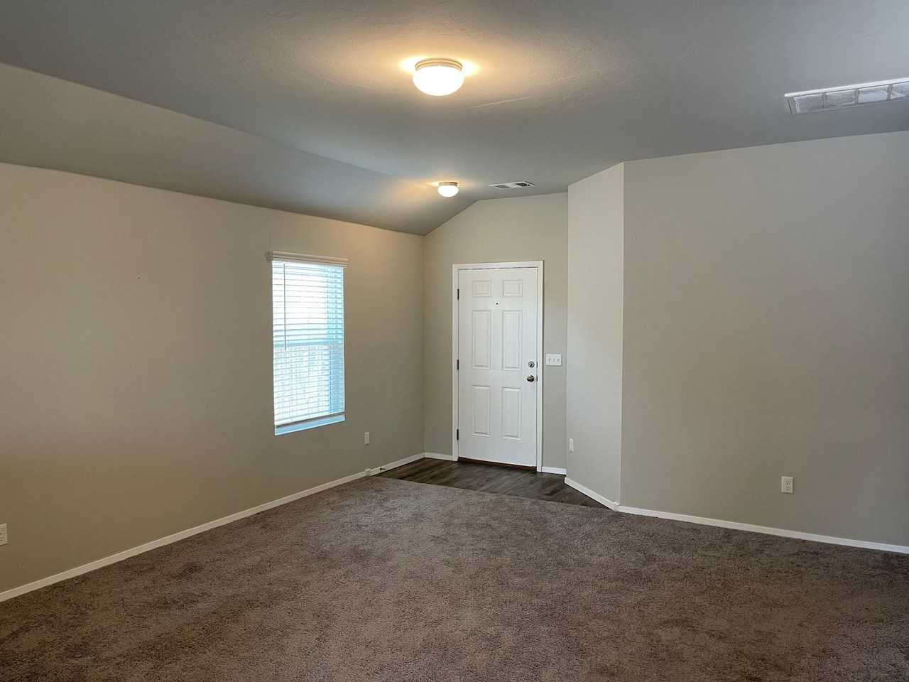 3115 Westbrook St - Photo 2 of 14