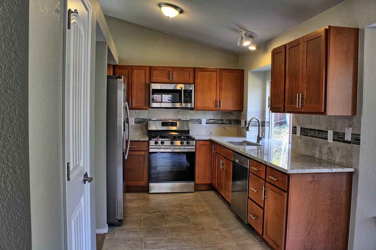 10231 Travertine Pl - Photo 6 of 17