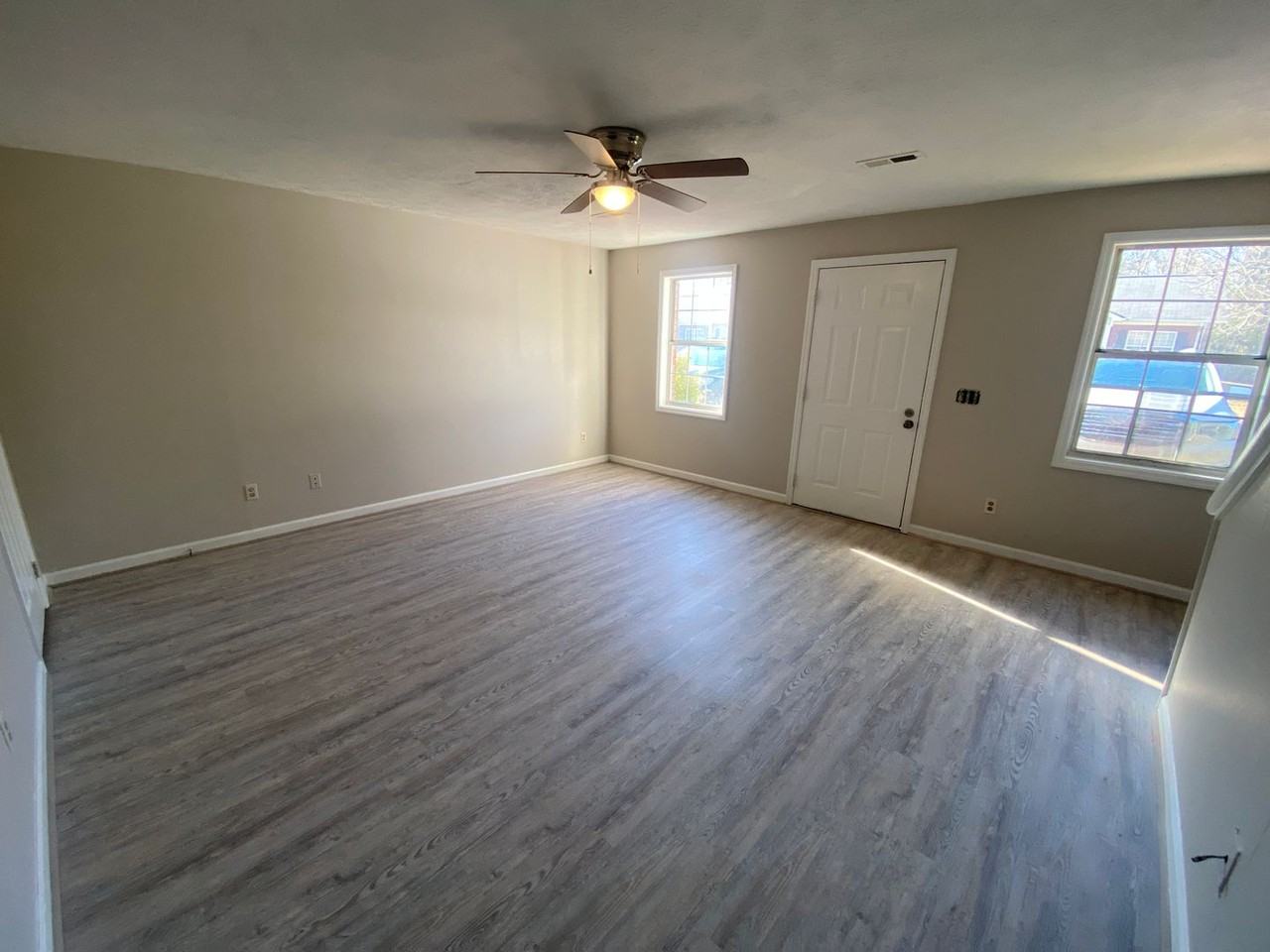 5315 Whisperwood Ct - Photo 3 of 10