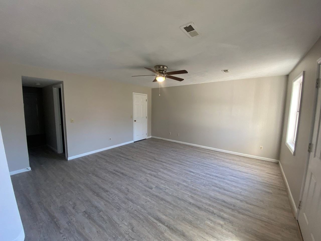 5315 Whisperwood Ct - Photo 4 of 10