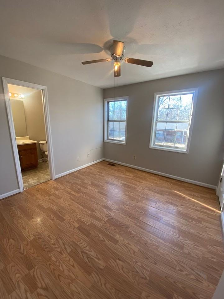 5315 Whisperwood Ct - Photo 6 of 10